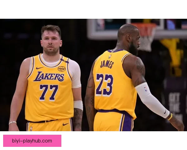 湖人迎战联盟第一詹姆斯严肃东契奇大笑保罗辟谣支持老詹